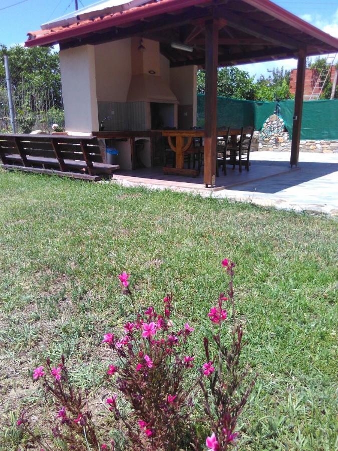 The Cottage House ออร์โมส ปานากีอาส ภายนอก รูปภาพ